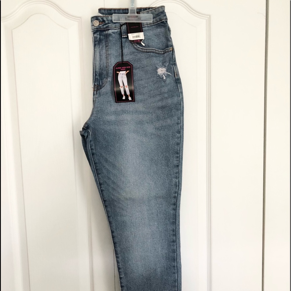 No Boundaries | Juniors High Rise Mom Jeans